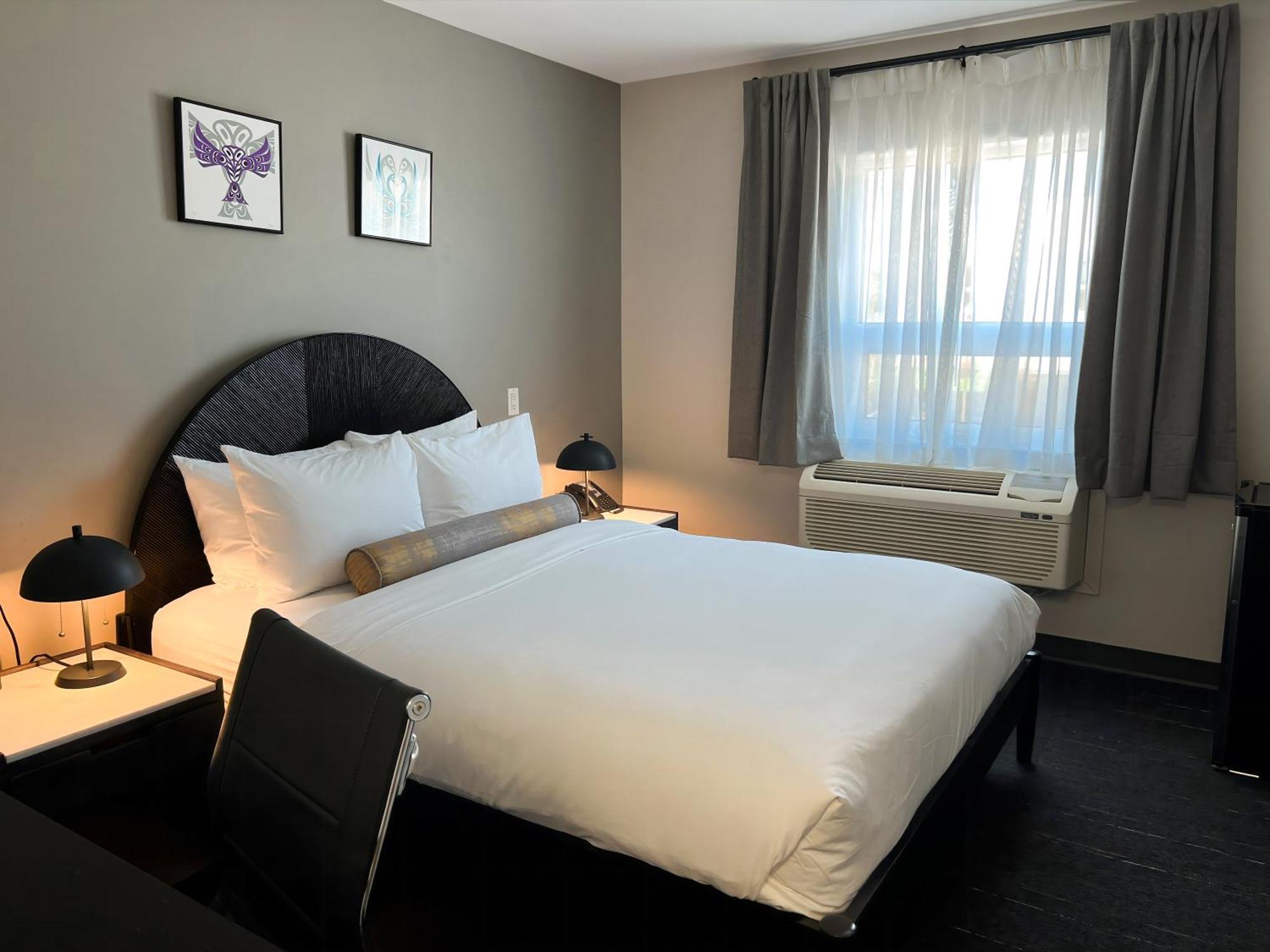 Edgewater Hotel