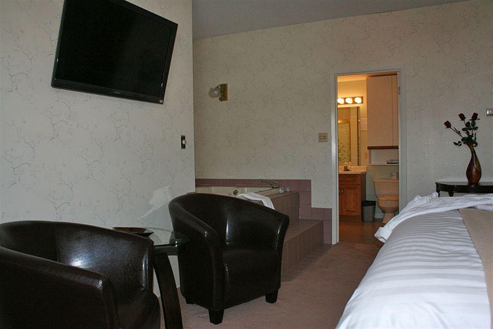 Edgewater Hotel