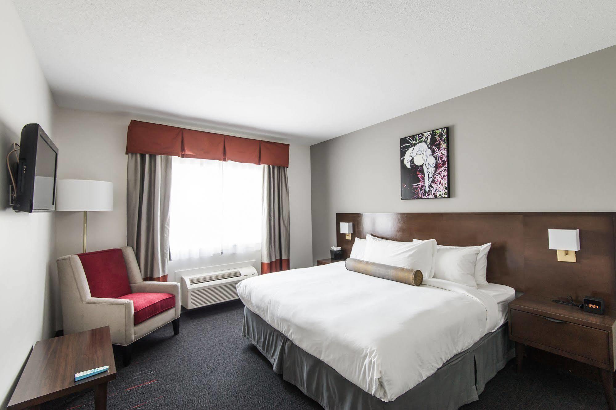Edgewater Hotel 4*